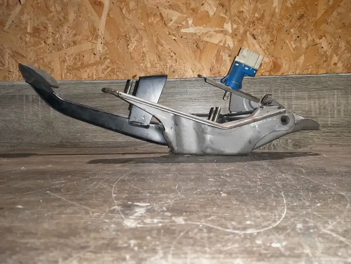 Ford Focus (2005 - 2008)  BQ6FA Тормозная педаль