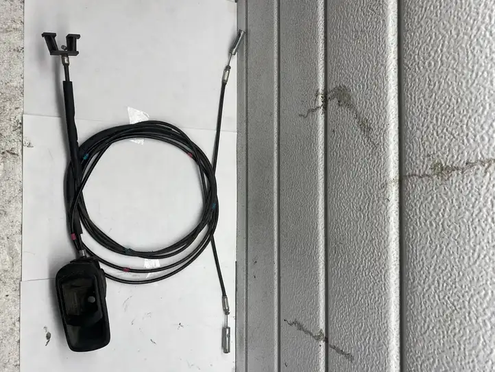 Mazda 6 (2002 - 2005) Ручка открытия капота — фото 1