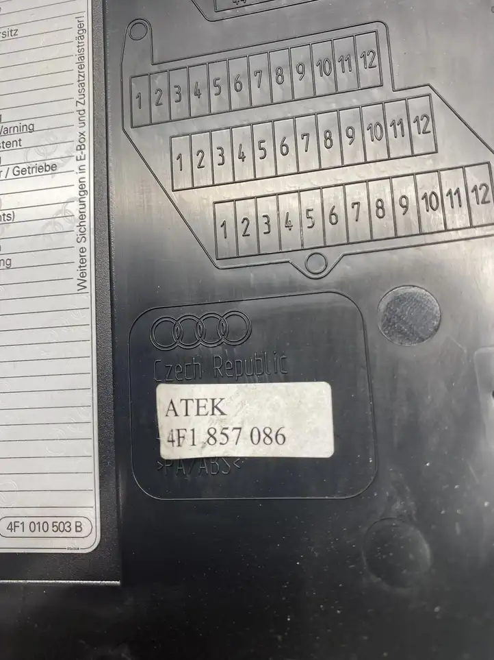 Audi A6 S6 C6 4F (2004 - 2008) 4F1857086 Декоративная планка — фото 2
