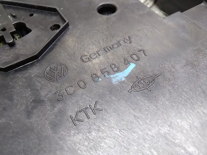 Volkswagen PASSAT B6 (2005 - 2010)  3C0858407 Выдвижной ящик