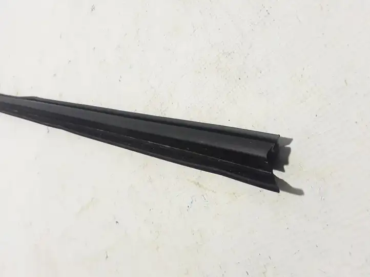 Dacia Jogger (2022 - )  803314014R Уплотнительная резина передней двери (на кузове)