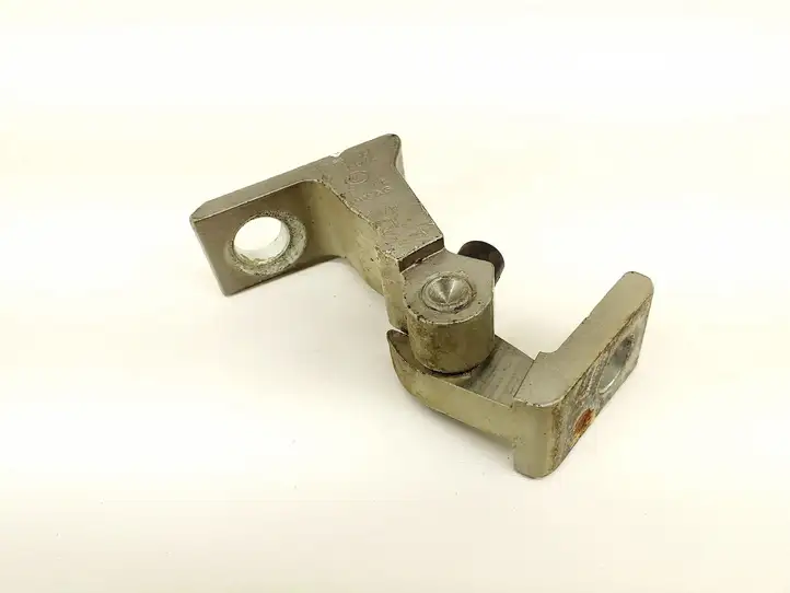 Volkswagen Golf VII (2013 - 2019)  8K0831402A Верхняя петля передней двери