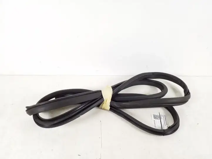 Toyota Auris 150 (2006 - 2012)  62312-02120 Уплотнительная резина передней двери (на кузове)