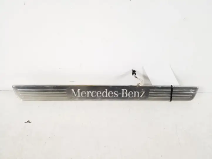 Mercedes-Benz GL X166 (2013 - 2019) A1666808600 Внутренняя отделка переднего порога — фото 1
