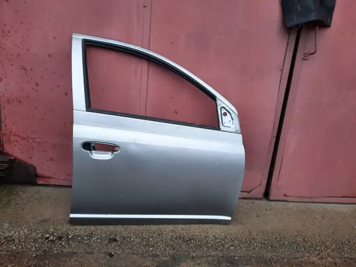 Toyota Yaris (2003 - 2005) Дверь — фото 1