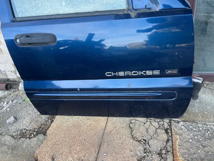 Jeep Cherokee (2001 - 2007) Дверь — фото 2