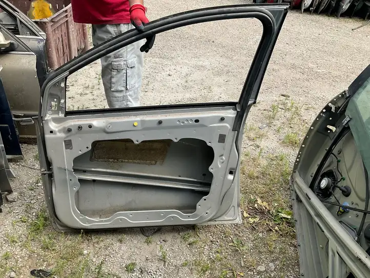 Ford Focus (2005 - 2008) Дверь — фото 2