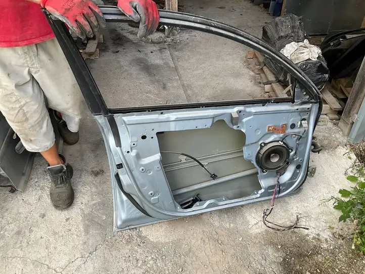 Nissan Primera (2001 - 2008) Дверь — фото 3