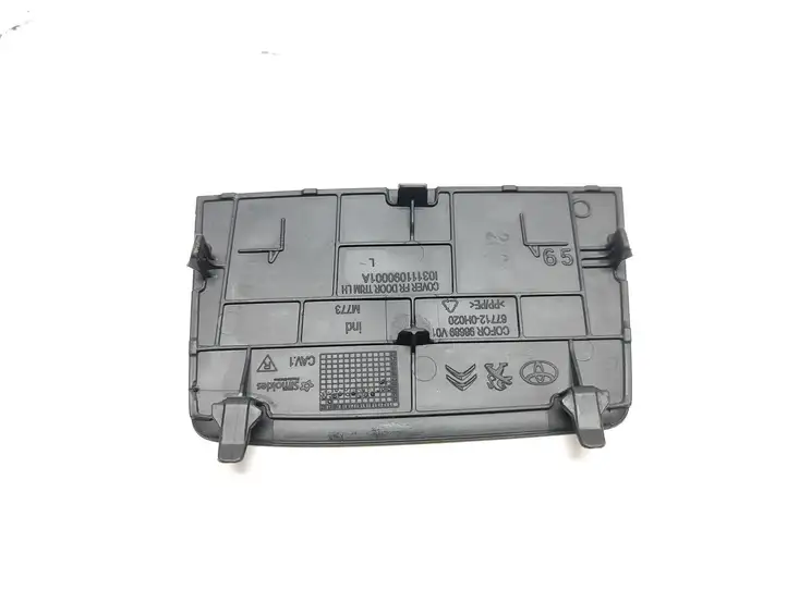 Toyota Aygo AB40 (2014 - 2018) 677120H020 Прочая отделка передней двери — фото 2