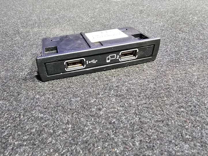 A1728202000 Mercedes-Benz ML W166 USB jungtis