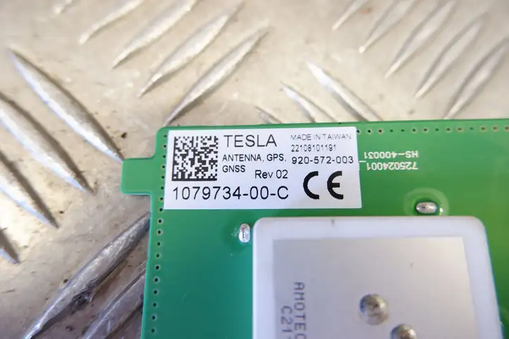 Tesla Model Y (2019 - 2024) 107973400C GPS антенна — фото 2