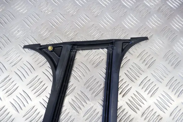 Tesla Model Y (2019 - 2024) 163899 Верхняя обшивка стойки B — фото 3