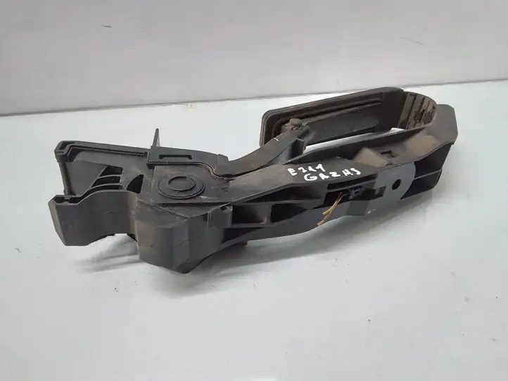 Mercedes-Benz E W211 (2002 - 2009)  A21130100001 Педаль акселератора