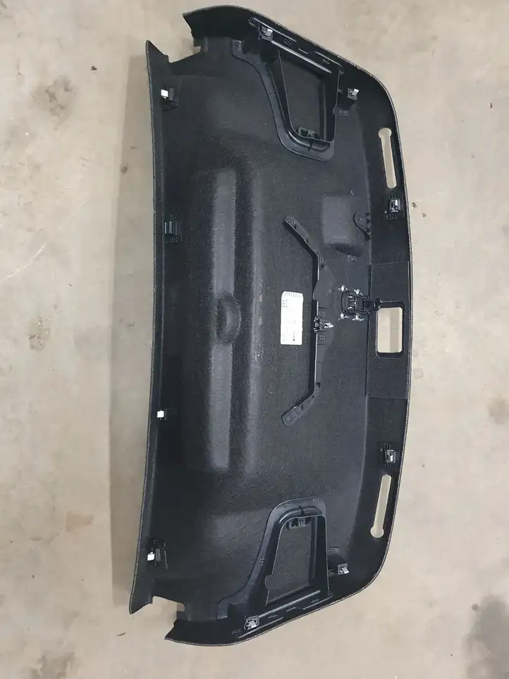 Audi A3/S3 8V (2012 - 2016) 8V5867975C Комплект обшивки крышки багажника — фото 3