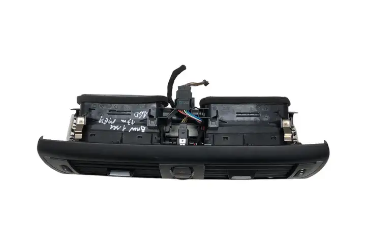 BMW 1 F20 F21 (2011 - 2019)  920711611 Центральный дефлектор