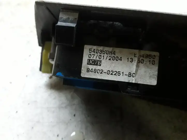Toyota Corolla E120 E130 (2004 - 2007) 8480202251B0 Кнопка стеклоподъемников — фото 2