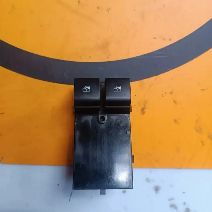 Opel Meriva B (2010 - 2014) 13305978 Кнопка фаркопа в багажнике — фото 1