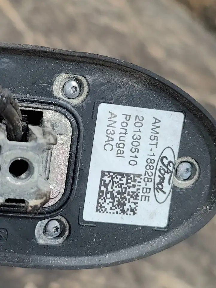 Ford Focus Grand C-MAX (2010 - 2019) AM5T18828BE GPS антенна — фото 3