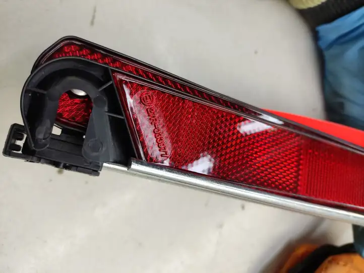 Ford C-Max (2007 - 2010)  27R033977 Аварийный знак