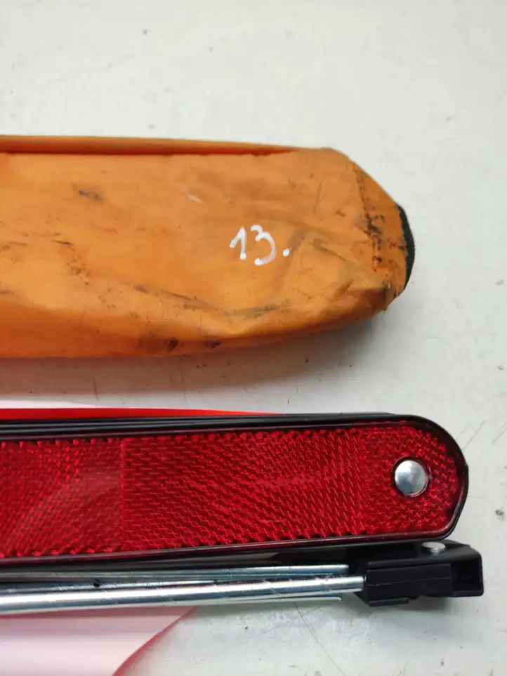 Ford C-Max (2007 - 2010)  27R033977 Аварийный знак