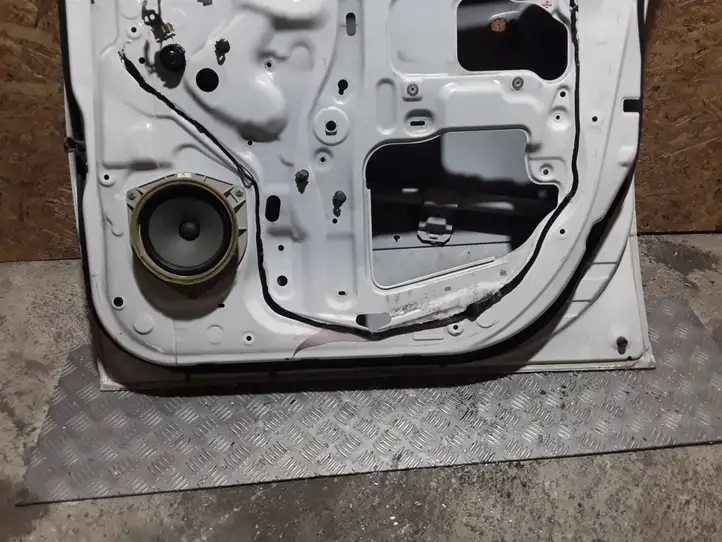 Toyota Avensis Verso (2004 - 2009) Дверь — фото 2