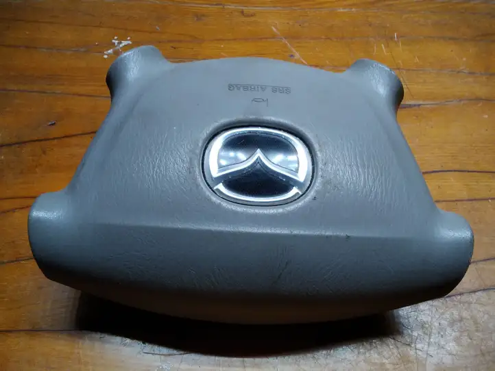 Mazda Premacy (1999 - 2005) 9310116 Подушка безопасности руля — фото 1