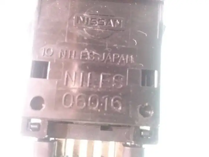 Nissan Almera N16 (2000 - 2010) 6016 Включатель аварийных фонарей — фото 3