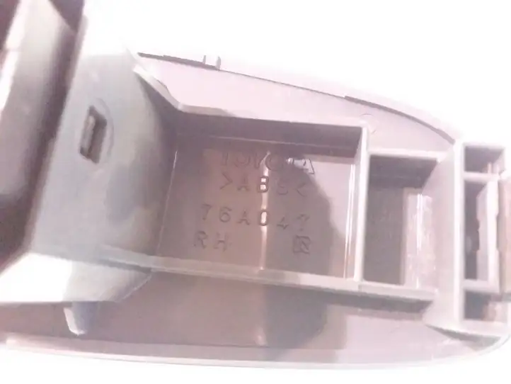 Toyota Previa (XR30, XR40) II (2000 - 2006) 76A047 Блок кнопок стеклоподъемников — фото 3