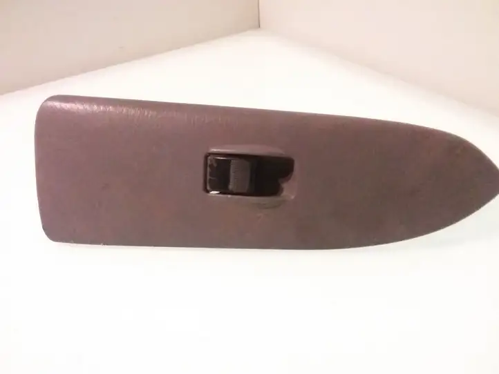 Mazda Premacy (1999 - 2005) GE4V68AL1 Блок кнопок стеклоподъемников — фото 1