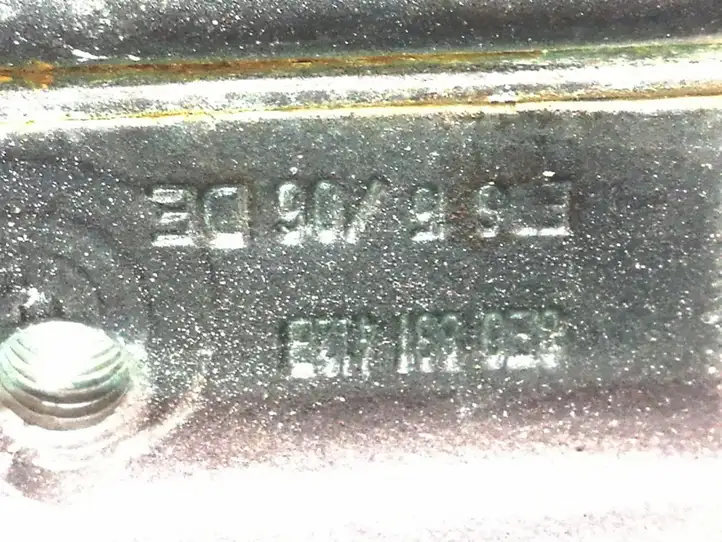 Audi Q7 4L (2005 - 2009) 8E0331412B Нижняя петля передней двери — фото 3