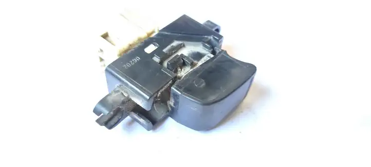 Nissan Almera Tino (2000 - 2003) Кнопка стеклоподъемников — фото 3