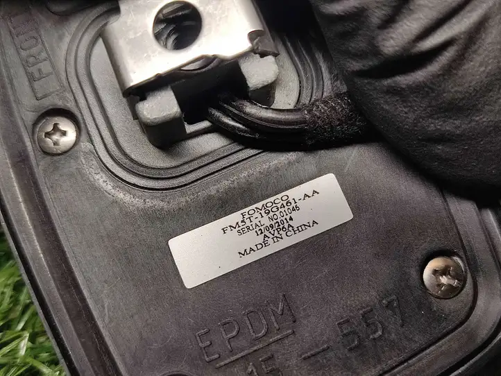 Ford Fiesta (2013 - 2017) FM5T19G461AA GPS антенна — фото 3