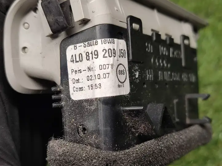 Audi Q7 4L (2005 - 2009) 4L0819209 Боковой воздушный дефлектор — фото 4
