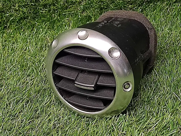 Audi TT Mk1 (1998 - 2003) 8N0820901 Боковой воздушный дефлектор — фото 1