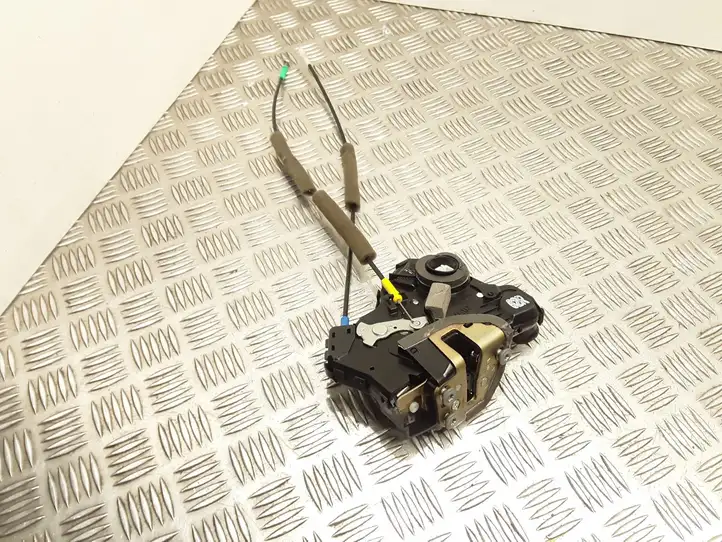 Toyota Corolla Verso E121 (2004 - 2007)   Замок передней двери