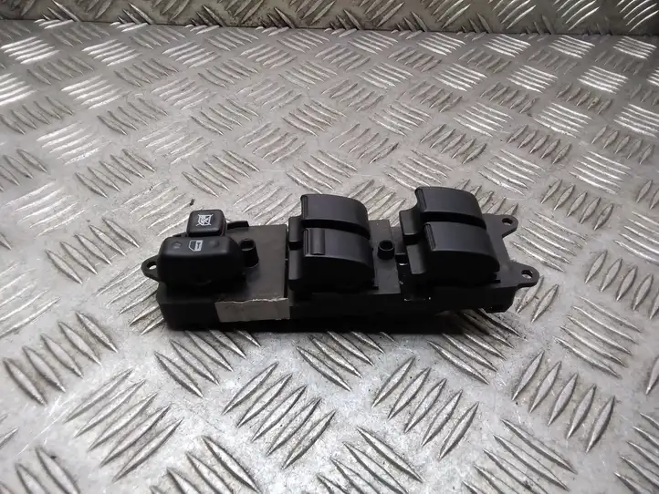 Toyota Corolla Verso AR10 (2004 - 2009) 848200F030 Блок кнопок стеклоподъемников — фото 3