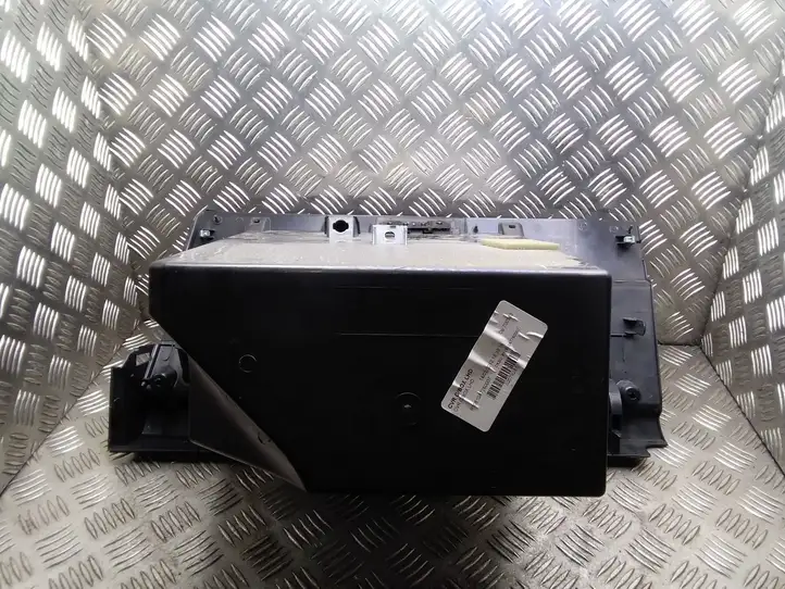 Nissan Qashqai (2010 - 2013) 68520JD900 Вещевой ящик — фото 3