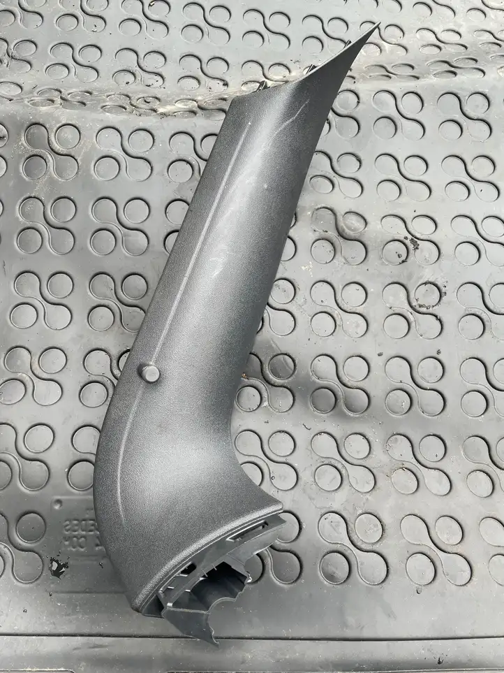 Volkswagen Tiguan (2011 - 2016)  5N0867703 Боковая отделка (у окна)