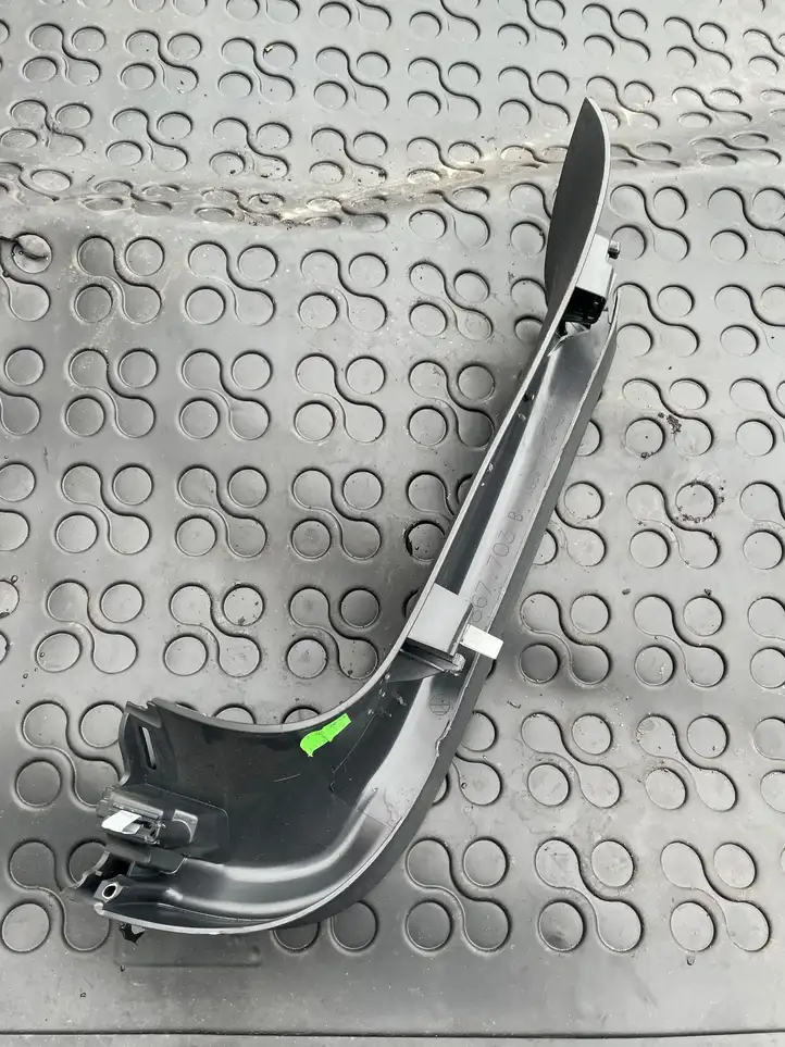 Volkswagen Tiguan (2011 - 2016)  5N0867703 Боковая отделка (у окна)