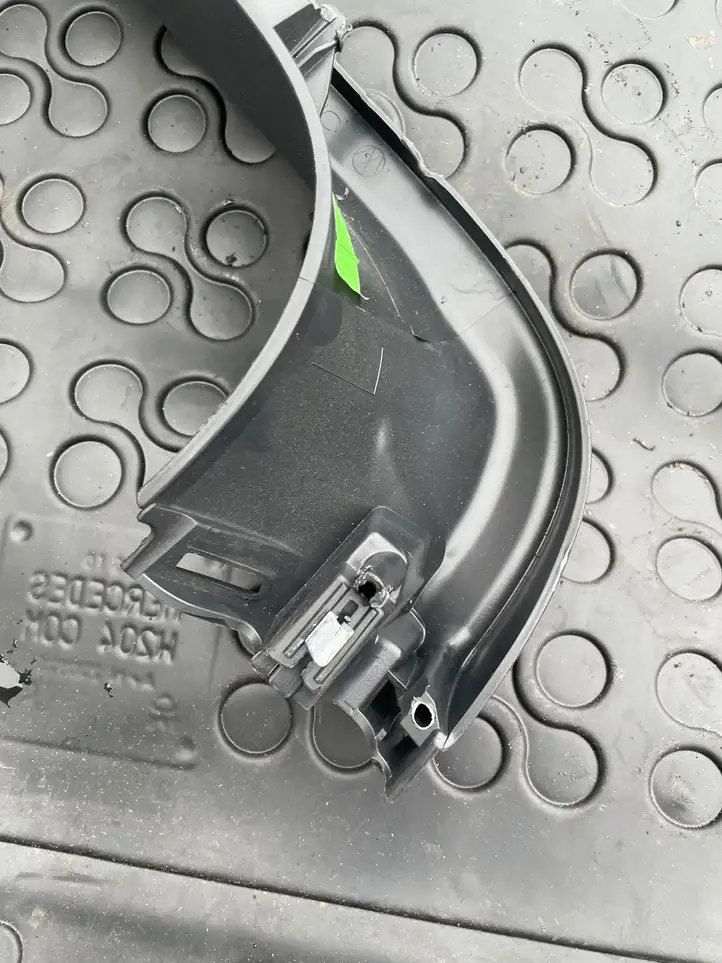 Volkswagen Tiguan (2011 - 2016)  5N0867703 Боковая отделка (у окна)