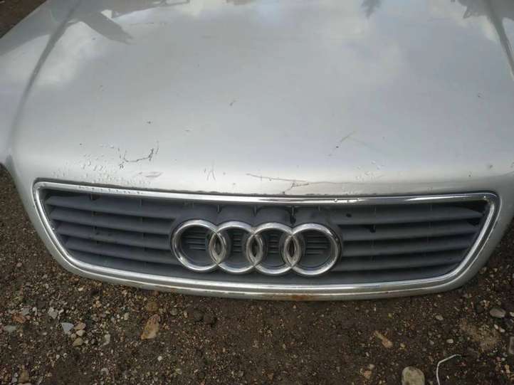 Audi A6 S6 C4 4A Grotelės priekinės