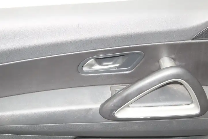 Volkswagen Scirocco (2008 - 2014) Обшивка передней двери — фото 2