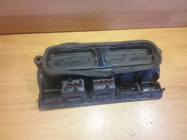 Volkswagen Golf IV (1998 - 2005) 1J0819728C Центральный воздушный дефлектор — фото 2