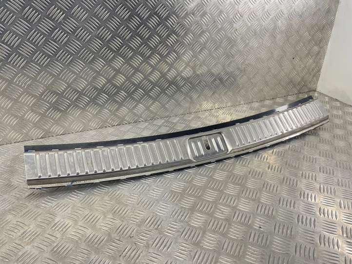 7P0863459E Volkswagen Touareg II Bagažinės slenksčio apdaila