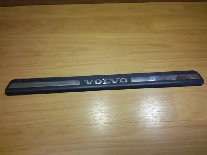 Volvo XC90 (2002 - 2006) 8659960 Наружная отделка переднего порога — фото 1