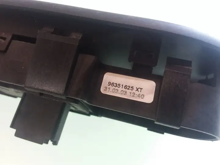Peugeot 307 CC (2001 - 2005) 96351625XT Блок кнопок стеклоподъемников — фото 3