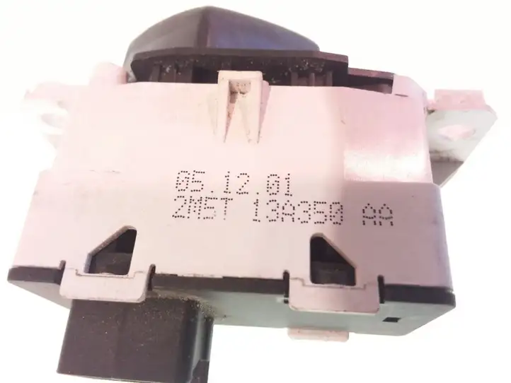 Ford Focus (1998 - 2004) 2M5T13A350AA Включатель аварийных фонарей — фото 3