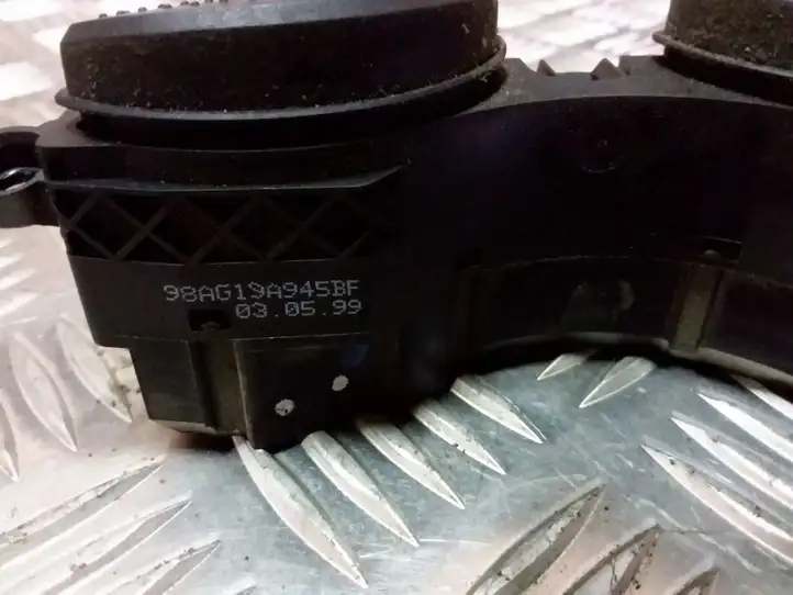 Ford Focus (1998 - 2004) 98AG19A945BF Кнопка обогрева стекла — фото 2