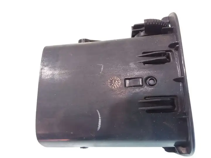 Chrysler Town & Country IV (2000 - 2007) 0SC91TRMAA Боковой воздушный дефлектор — фото 2
