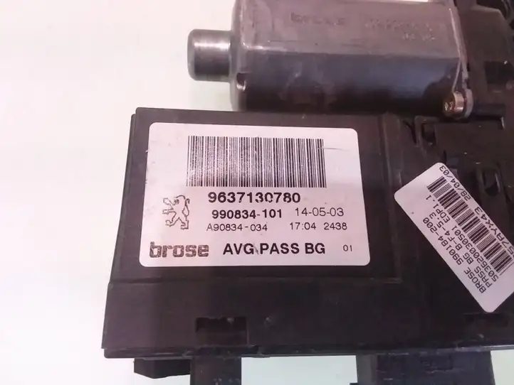 Peugeot 307 CC (2001 - 2005) 9637130780 Мотор стеклоподъемника передний — фото 2